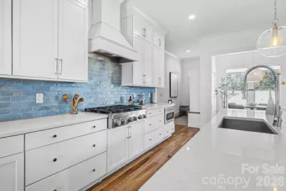 2852 Dorchester Place, Charlotte, NC 28209 - Photo 2