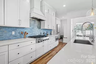 2852 Dorchester Pl, Charlotte, NC 28209 - Photo 2