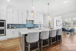 2852 Dorchester Pl, Charlotte, NC 28209 - Photo 4