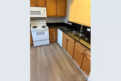 2224 Winthrop Chase Drive, Charlotte, NC 28212 - Photo 2