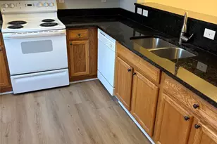 2224 Winthrop Chase Dr, Charlotte, NC 28212 - Photo 2