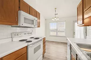 2015 Slater Springs Dr, Charlotte, NC 28216 - Photo 8