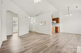 2015 Slater Springs Dr, Charlotte, NC 28216 - Photo 6