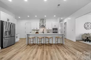 1207 39th Avenue NE, Hickory, NC 28601 - Photo 2