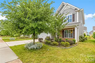 8813 Douglas Palace Ct, Charlotte, NC 28278 - Photo 2