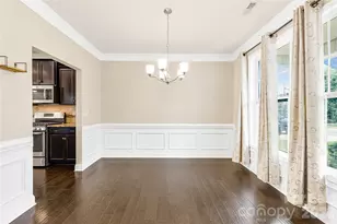 8813 Douglas Palace Ct, Charlotte, NC 28278 - Photo 6