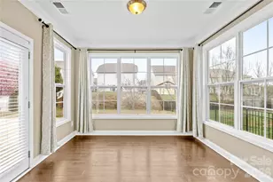 8813 Douglas Palace Ct, Charlotte, NC 28278 - Photo 16