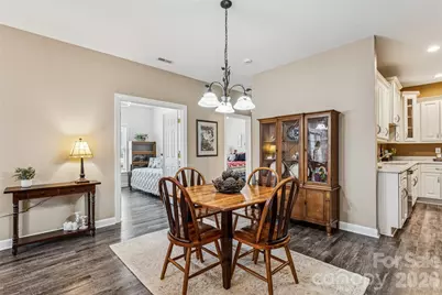 8577 Highland Glen Drive, Charlotte, NC 28269 - Photo 14