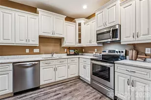 8577 Highland Glen Dr, Charlotte, NC 28269 - Photo 16