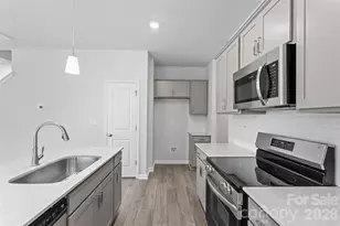 5861 Tuckaseegee Rd, Charlotte, NC 28208 - Photo 4