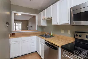 6116 Heath Ridge Ct, Charlotte, NC 28210 - Photo 6