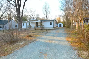 5000 Forestmont Dr, Matthews, NC 28105 - Photo 2