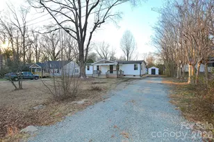 5000 Forestmont Dr, Matthews, NC 28105 - Photo 4