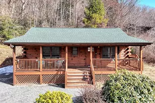 24 Hawthorn Rd, Maggie Valley, NC 28785 - Photo 2