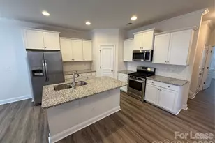 8627 Harris Lake Ln, Charlotte, NC 28269 - Photo 2