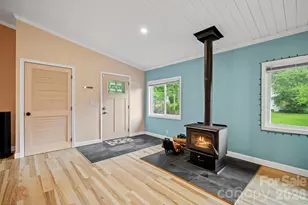 419 E Blue Ridge Rd, East Flat Rock, NC 28726 - Photo 10