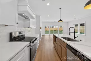 212 Lander St, Charlotte, NC 28208 - Photo 2