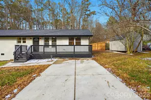 704 W Border St, Dallas, NC 28034 - Photo 12