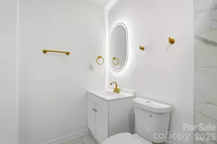 704 W Border St, Dallas, NC 28034 - Photo 32