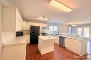 4014 Racoon Ct, Matthews, NC 28105 - Photo 4