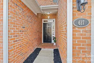 617 Crosswater Ln, Fort Mill, SC 29708 - Photo 4