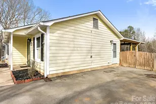 8446 Clear Meadow Ln, Charlotte, NC 28227 - Photo 4