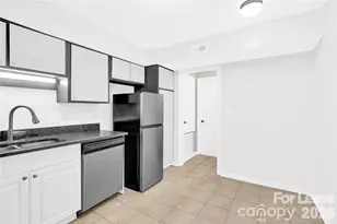 1921 Mereview Ct, Charlotte, NC 28210 - Photo 8