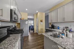 9839 Oak Barrel Ln, Charlotte, NC 28215 - Photo 6