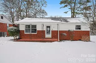 742 N Mulberry St, Statesville, NC 28677 - Photo 2