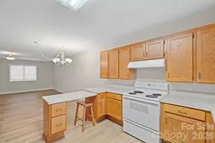 505 2nd St Pl NE, Conover, NC 28613 - Photo 2