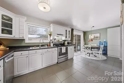 904 15th Street NW, Conover, NC 28613 - Photo 8