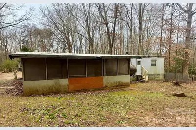 2715 39th Avenue NE, Hickory, NC 28601 - Photo 2