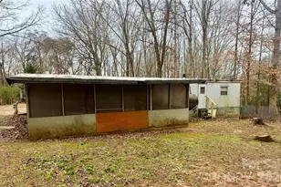 2715 39th Ave NE, Hickory, NC 28601 - Photo 2