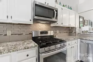 19986 Oak Leaf Cir, Cornelius, NC 28031 - Photo 12