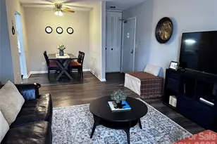 306 Orchard Trace Ln, Charlotte, NC 28213 - Photo 2