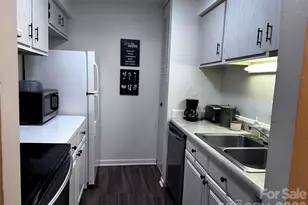 306 Orchard Trace Ln, Charlotte, NC 28213 - Photo 4