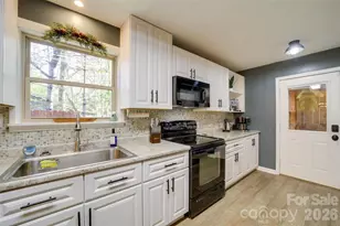 24 Oakwood Rd, Candler, NC 28715 - Photo 8