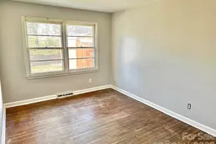 310 Hollis Rd, Charlotte, NC 28209 - Photo 10