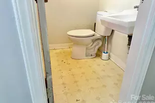 310 Hollis Rd, Charlotte, NC 28209 - Photo 28