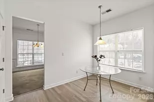 8227 4 Sisters Ln, Charlotte, NC 28215 - Photo 12