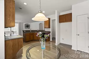 8227 4 Sisters Ln, Charlotte, NC 28215 - Photo 10