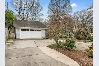 849 Henley Place, Charlotte, NC 28207 - Photo 32