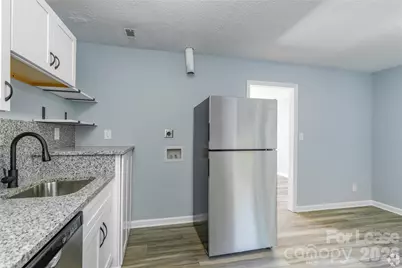 300 E Charlotte Avenue #4, Mount Holly, NC 28120 - Photo 2