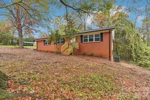 530 11th St Pl SW, Hickory, NC 28602 - Photo 2