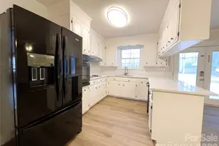 207 Glen Eagles Rd E, Statesville, NC 28625 - Photo 2