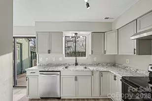 6134 Bent Tree Ct, Charlotte, NC 28212 - Photo 2