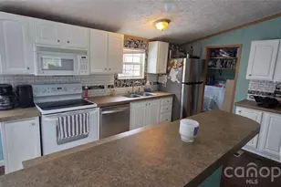 85 Vance Ave, Black Mountain, NC 28711 - Photo 6