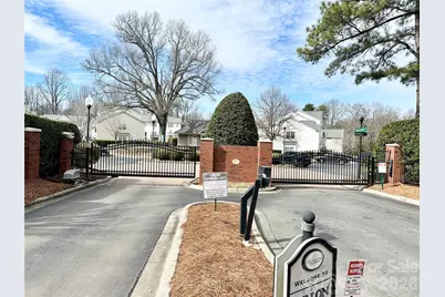 2750 Avalon Loop Road, Charlotte, NC 28269 - Photo 18