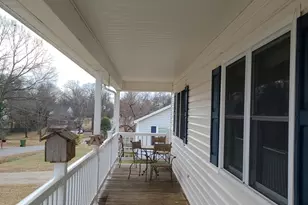 201 Eastwood Dr, Mount Holly, NC 28120 - Photo 2