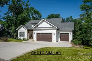 227 Northview Dr, Hendersonville, NC 28791 - Photo 2
